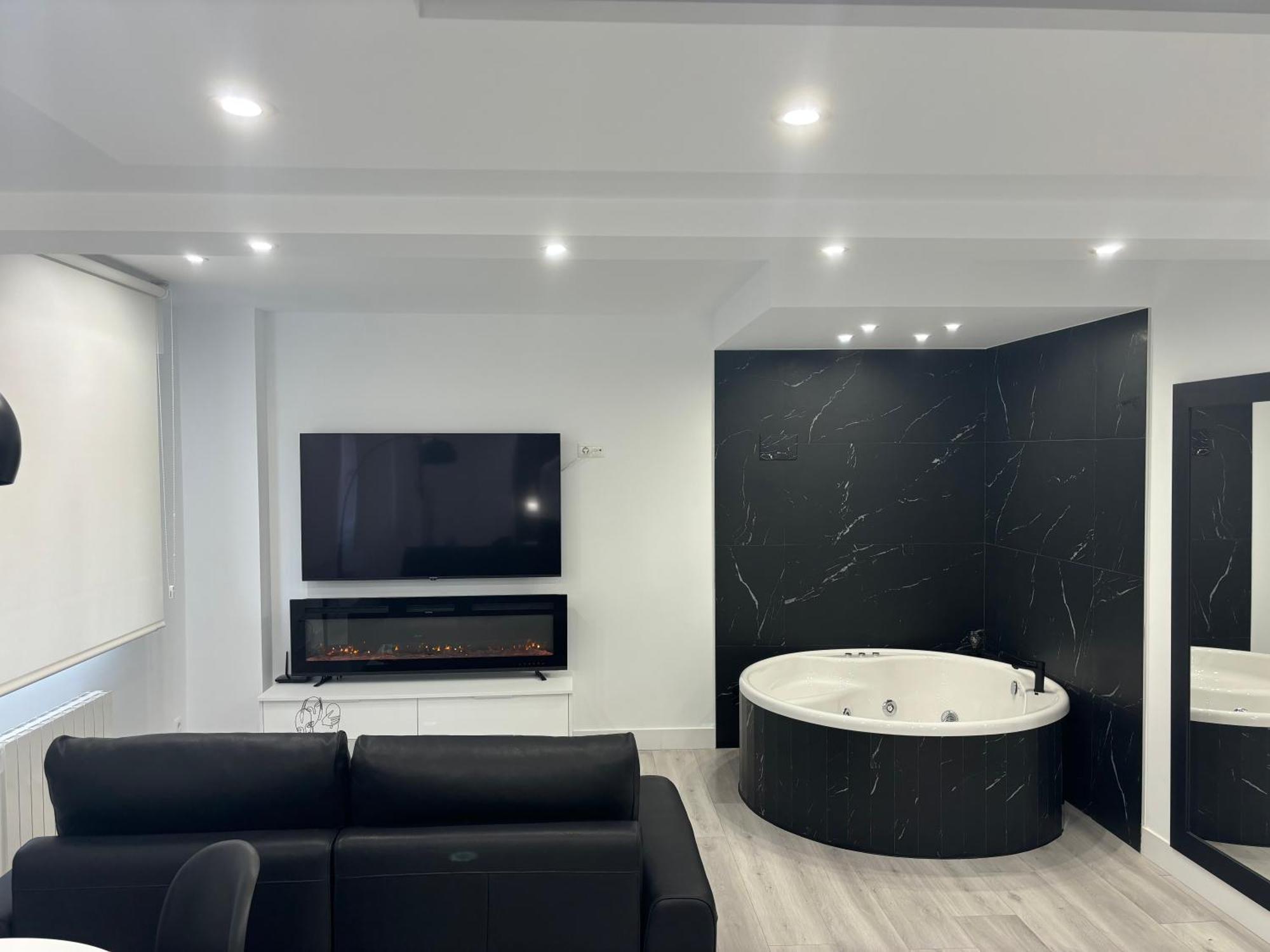 Black And White Suite Cervantes Castro Urdiales Exteriér fotografie